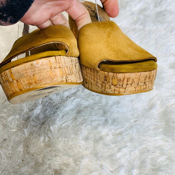 Free People Brook Suede Platform Heels Cork Sole Mustard Gold Camel Sz 40 - Picture 9 of 12